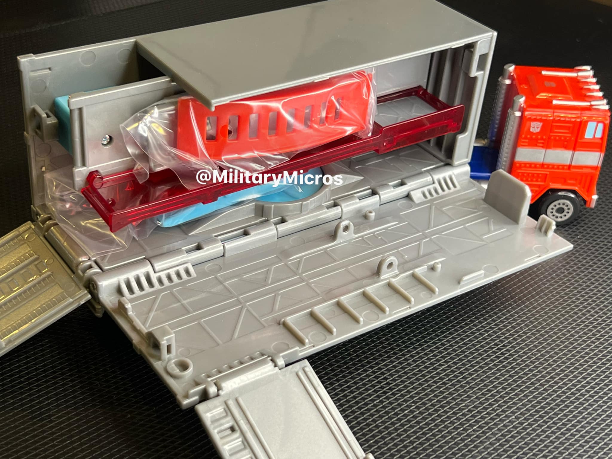 Micro Machines Transformers G1 Optimus Prime Hauler Playset In